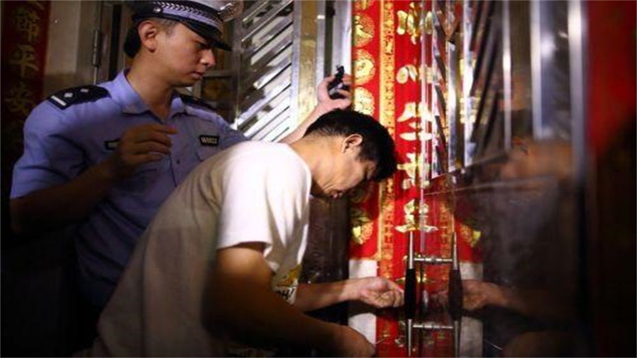 新北请开锁师傅开了锁后，师傅